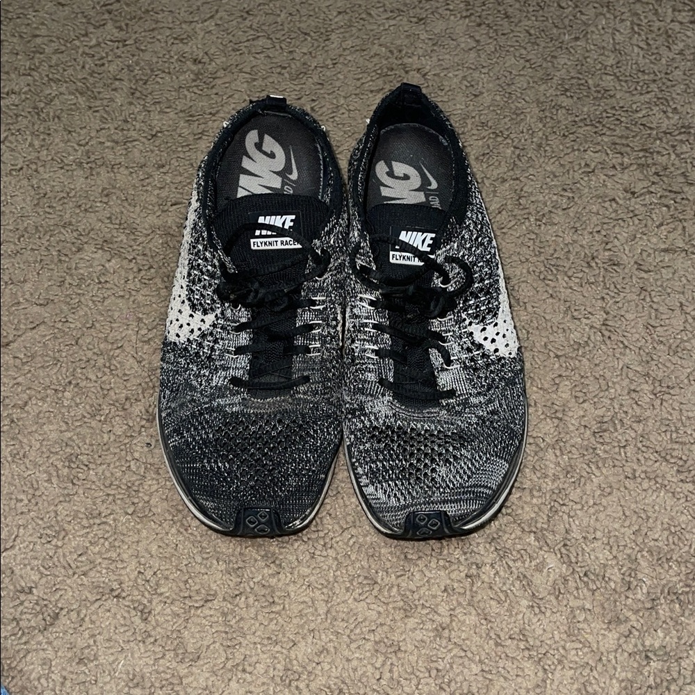 Nike Flyknit Racer Oreo - Picture 2 of 5